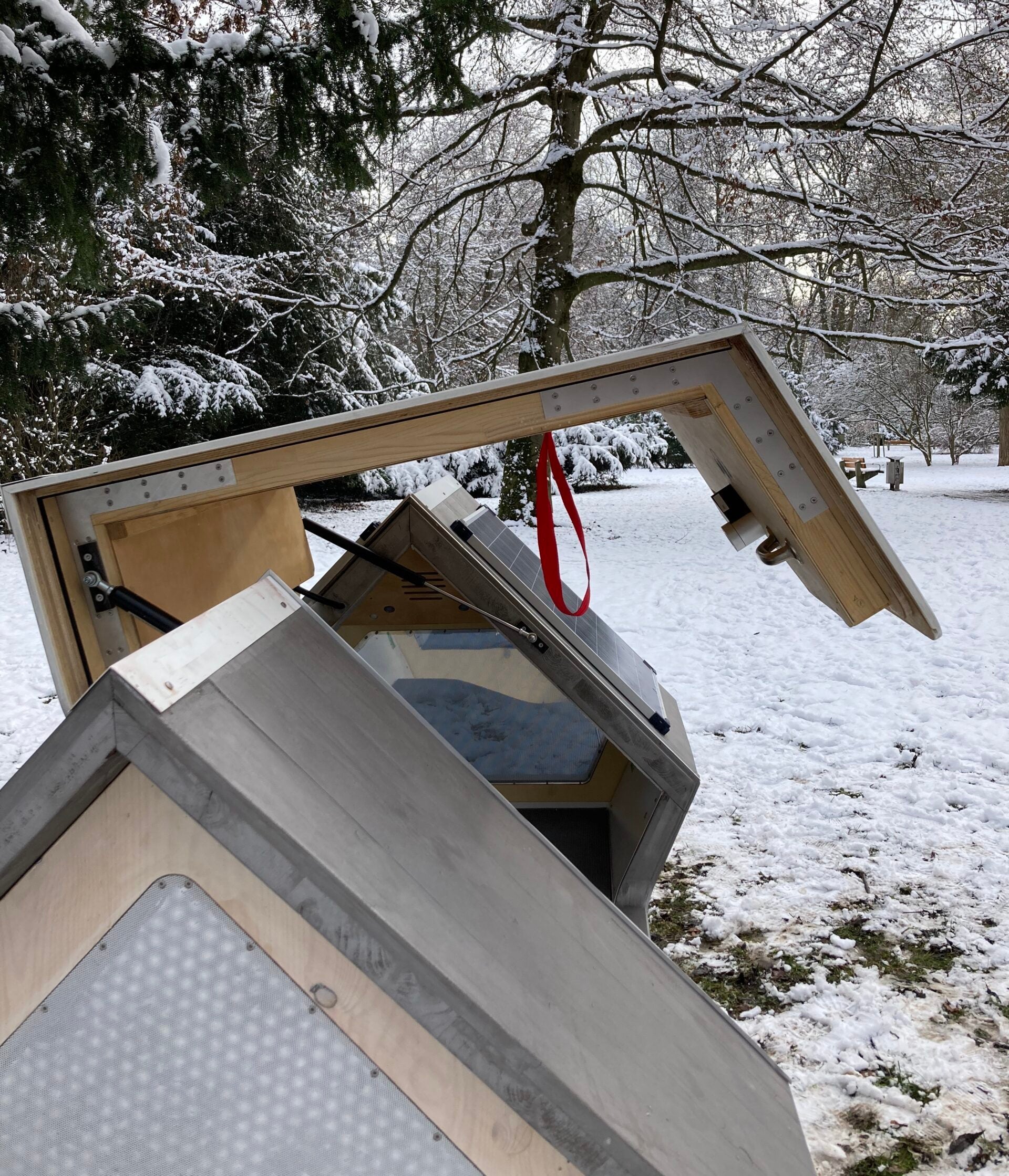 Simple, low-cost, easily maintainable and functional structure. 