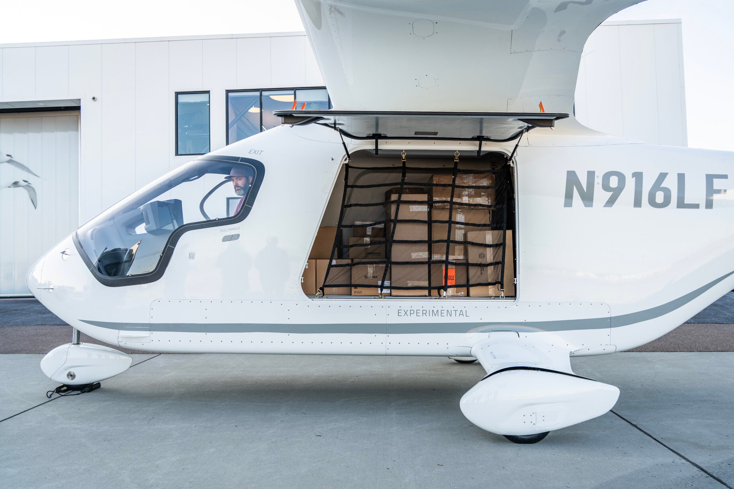 The airplane is called an ALIA CTOL, can travel up to 336 nautical miles, and is designed to carry passengers or cargo.