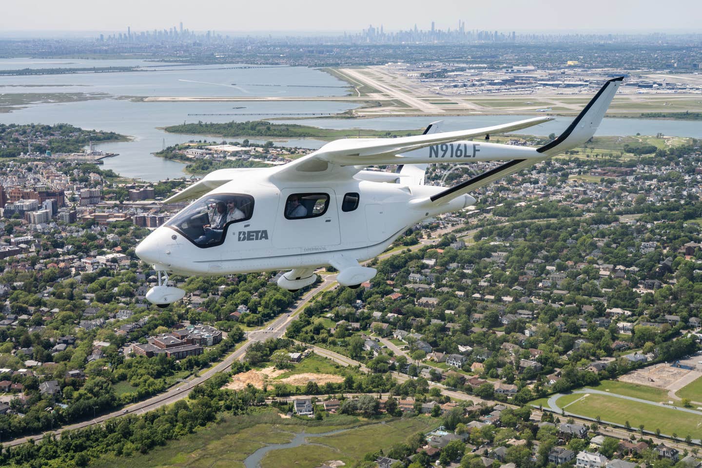 An all-electric plane’s quiet landing in Seattle marks a major step toward sustainable aviation and a cleaner future for flight.