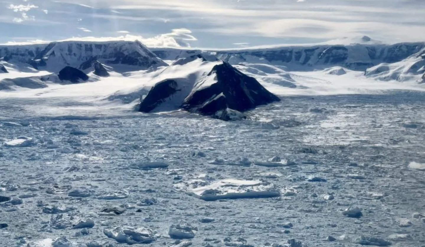 Hektoria glacier on Antarctica's Eastern Peninsula.