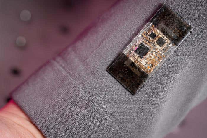 Engineers at UC San Diego have built a soft armband that combines stretchable sensors and deep learning so you can control machines with simple gestures, even while running, vibrating or moving on ocean waves. The system cleans noisy data in real time and turns everyday motion into reliable robot commands.