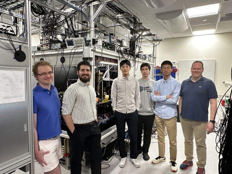 The members of the BEC team at Columbia, from left to right: associate research scientist Ian Stevenson, doctoral student Niccolò Bigagli, doctoral student Weijun Yuan, undergraduate student Boris Bulatovic, doctoral student Siwei Zhang, and principal investigator Sebastian Will.