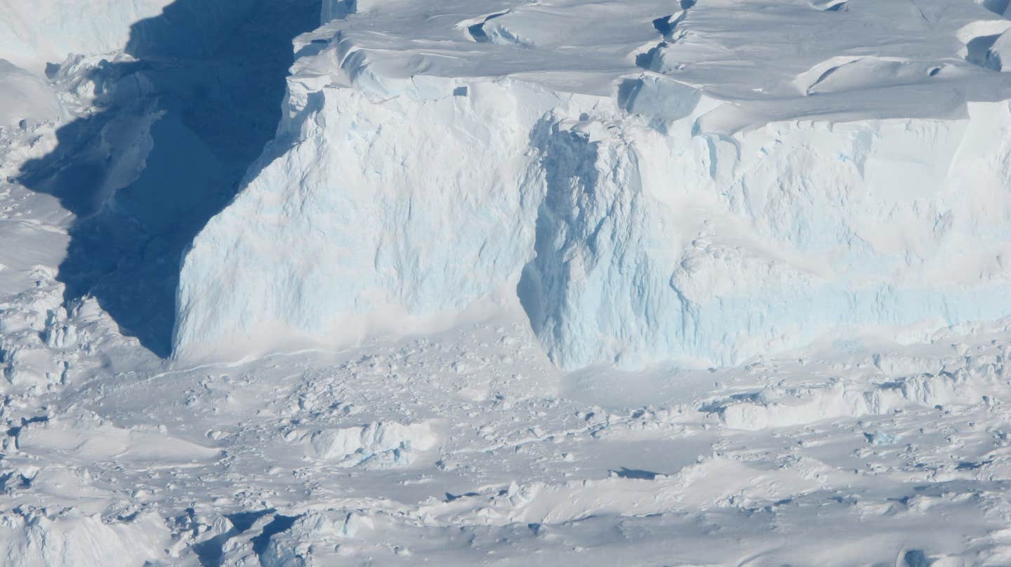 A 20-year satellite record shows that Thwaites Glacier’s eastern ice shelf is weakening through a clear, staged process driven by cracks and shifting stress.
