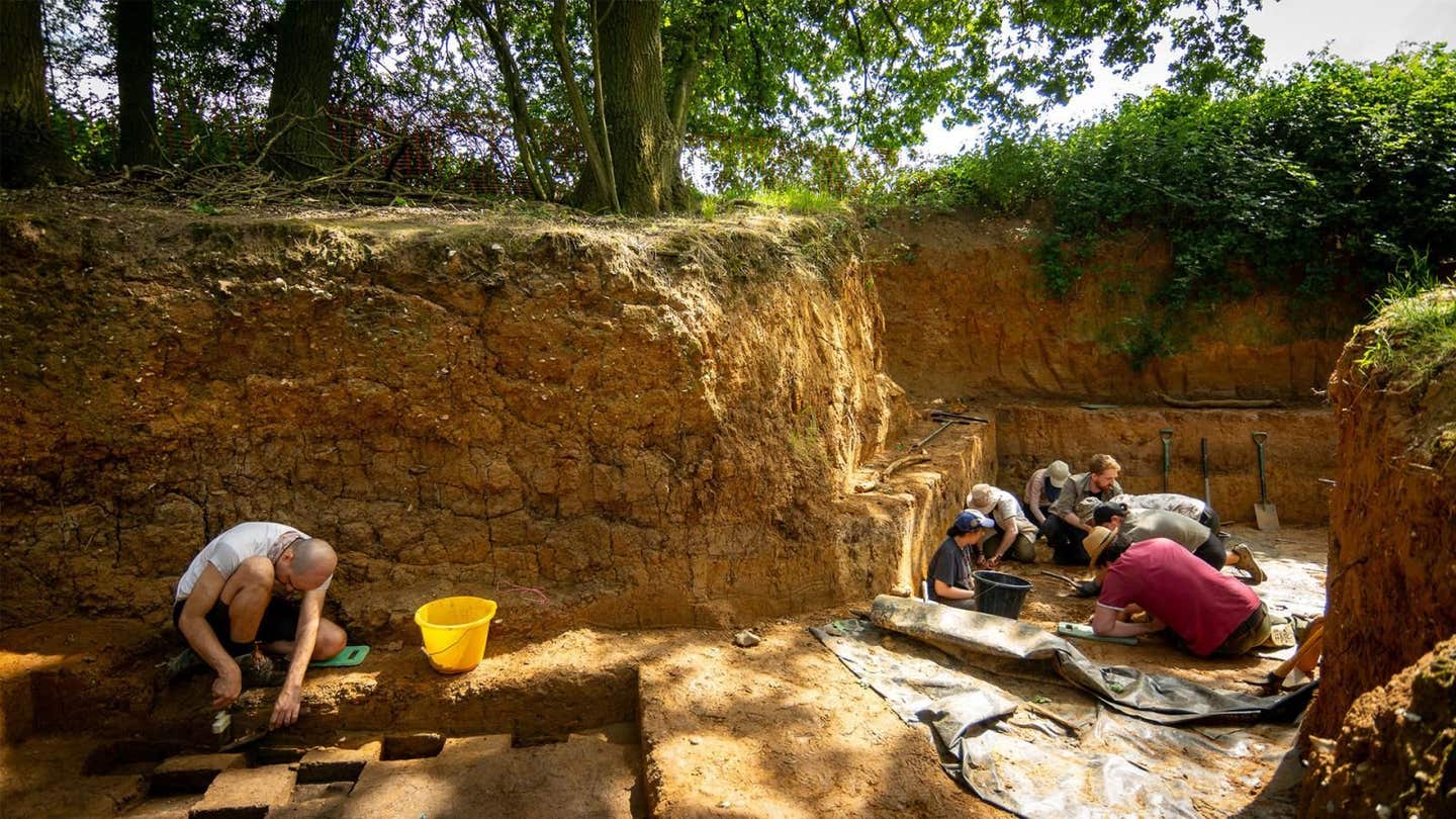 Excavation of 400,000 year old pond sediments at Barnham, Suffolk
