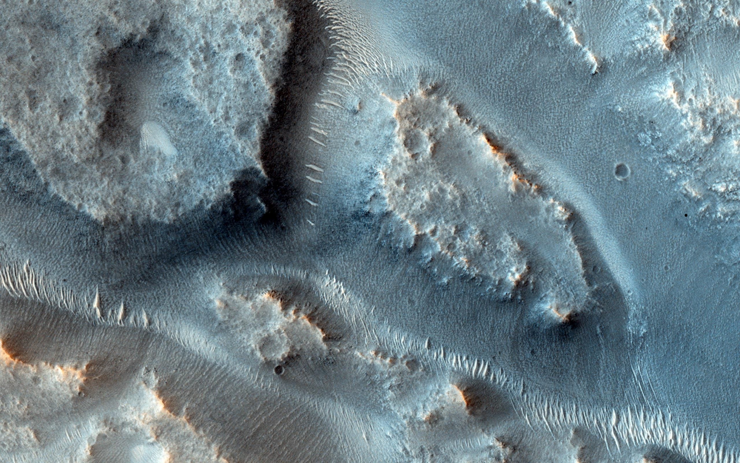 A complex valley network near Idaeus Fossae on Mars, captured by the Mars Reconnaissance Orbiter.