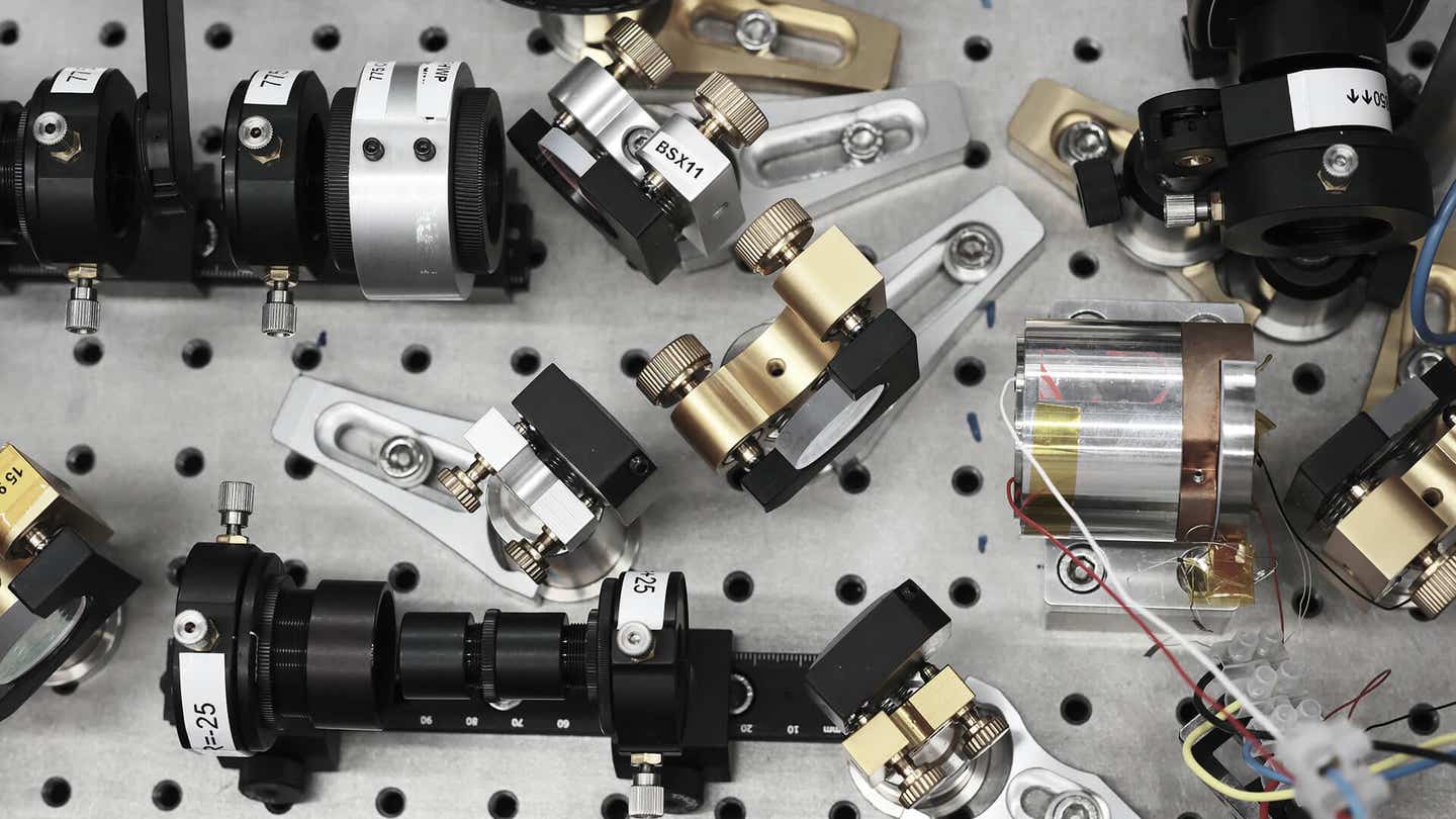 The squeezer - an optical parametric oscillator (OPO) that uses a nonlinear crystal inside an optical cavity to manipulate the quantum fluctuations of light. - is responsible for the entanglement. 