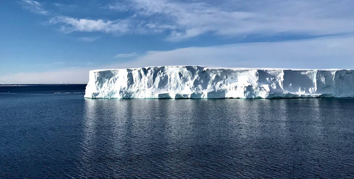 A new study reveals that the East Antarctic Ice Sheet thinned rapidly between 9,000 and 6,000 years ago, then likely re-thickened by up to 100 meters, challenging standard deglaciation models and sharpening future sea level forecasts.