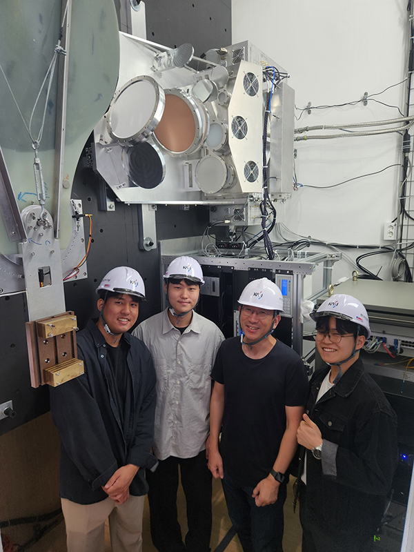 (From Left) Researcher Junyong Choi, Researcher Woosong Jeong, Professor Jungwon Kim,  Researcher Jihoon Baek