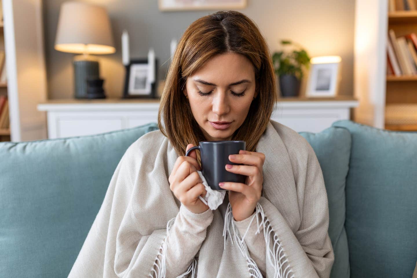 A Yale-led study using lab-grown human nasal tissue suggests your early interferon response often predicts cold severity more than the virus itself.