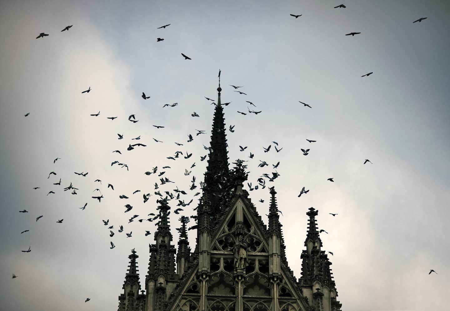 Chemical and DNA evidence reveal England was never isolated, with steady migration shaping communities for seven centuries.