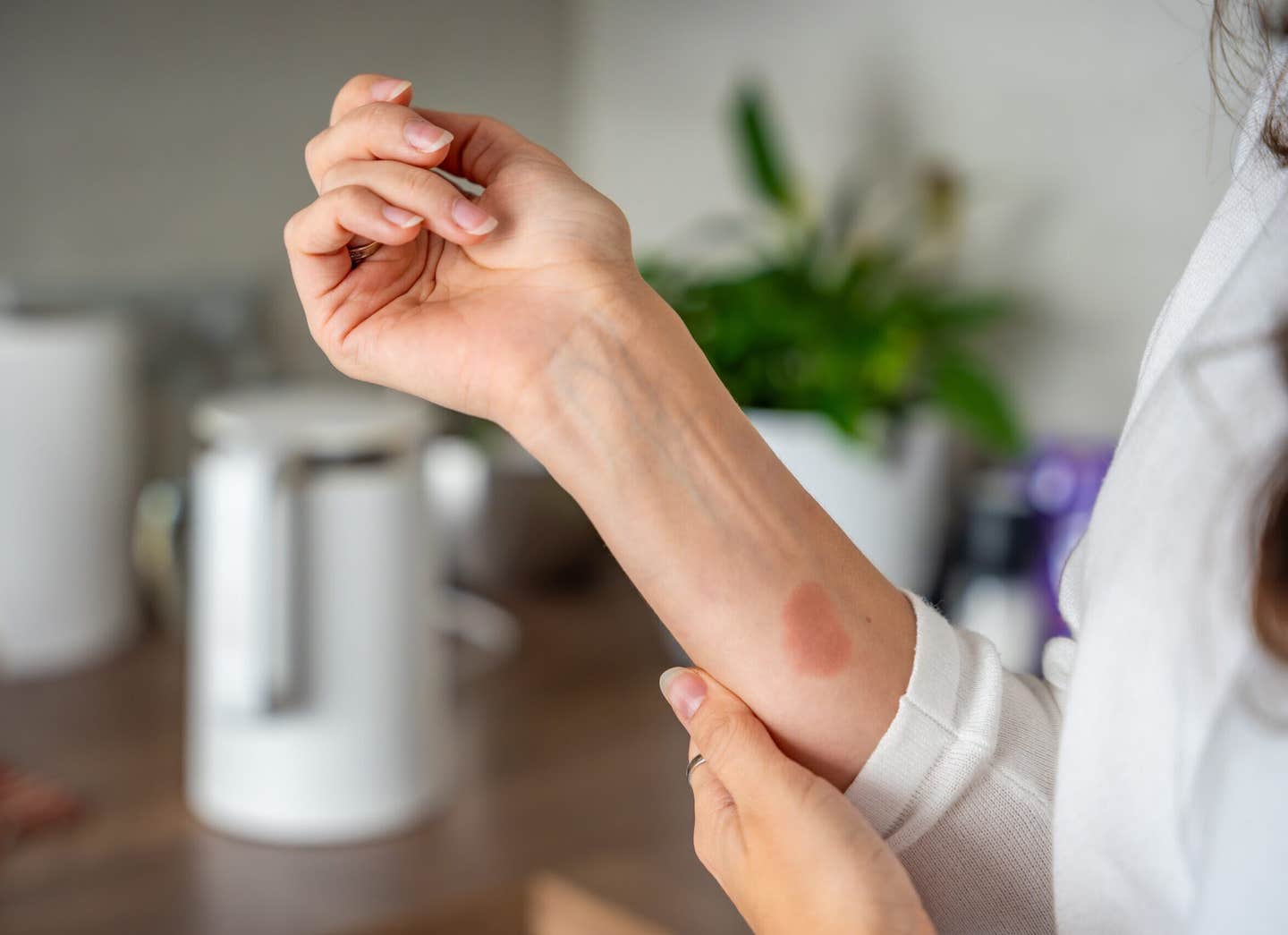 Scientists engineer living skin that glows in response to inflammation, offering a new way to monitor health from within.