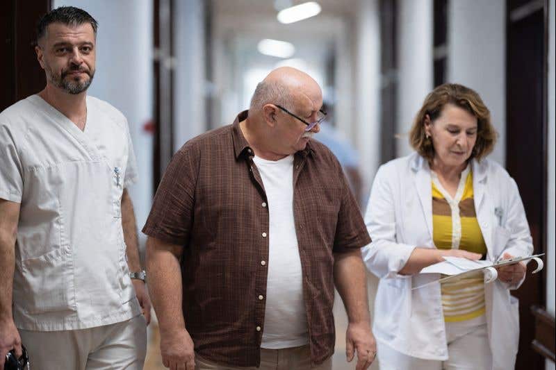 A decade-long study of 1,051 adults over 50 used a single lower-back sensor to measure how people turn while walking down a 20-meter hallway.