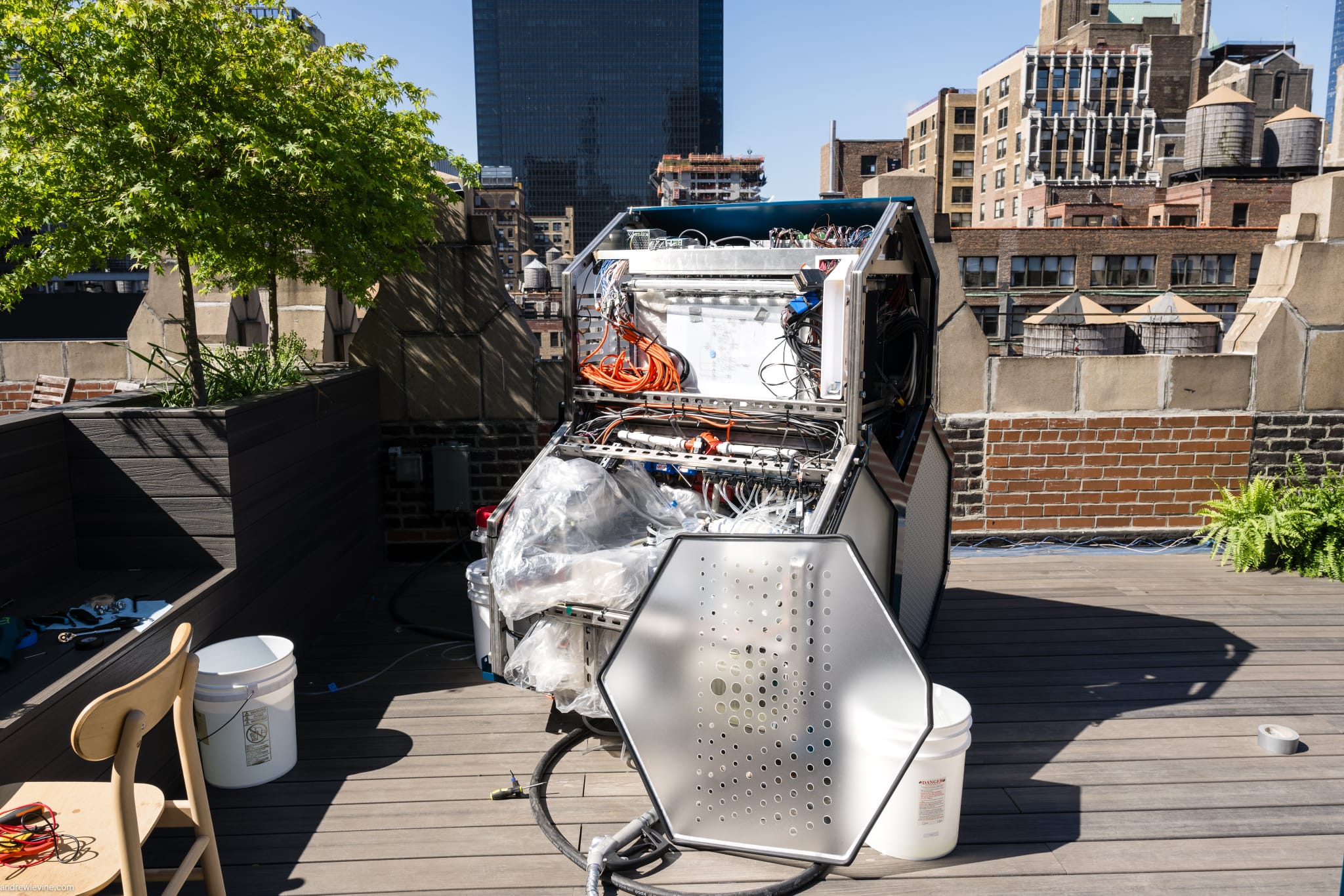 An internal view of the Aircela machine reveals the system’s modular components.