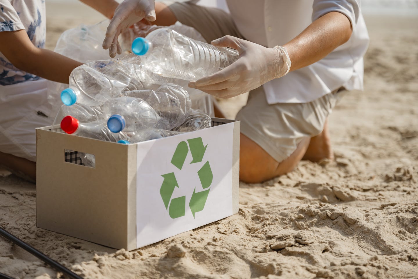 A new nickel-based catalyst can break down mixed plastic waste into useful oils, cutting sorting costs and boosting recycling efficiency.