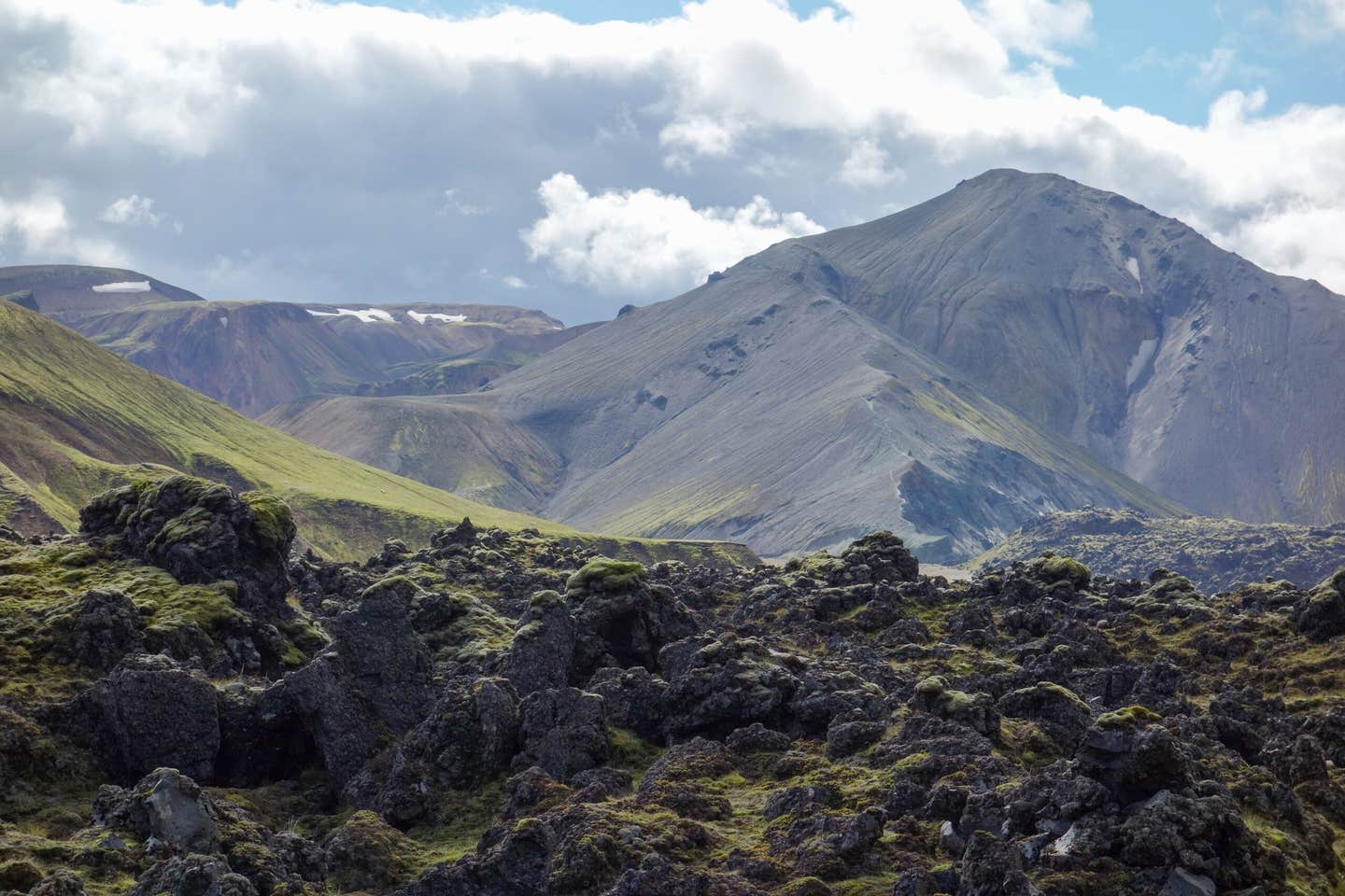 Magnetic clues in Colombian volcanic rocks show the Americas collided earlier than believed.
