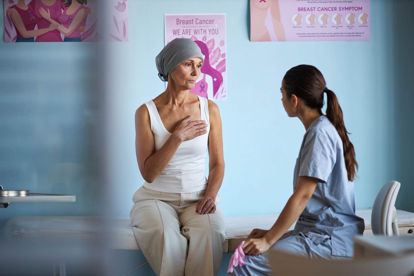 Study finds ovarian cancer activates survival defenses within hours of treatment, pointing to a new combination therapy strategy.