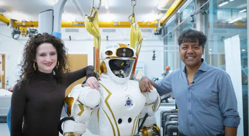 PhD student Elle Miller (left) and Professor Sethu Vijayakumar (right) with the NASA Valkyrie robot
