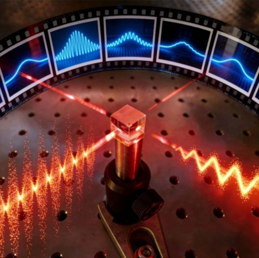 A visual illustration of a bright squeezed vacuum—a quantum state of light characterized by an exceptionally high level of noise—as it interferes with a regular laser pulse at a beam splitter. By recording the resulting interference patterns, the real-time characteristics of the laser pulse can be reconstructed.