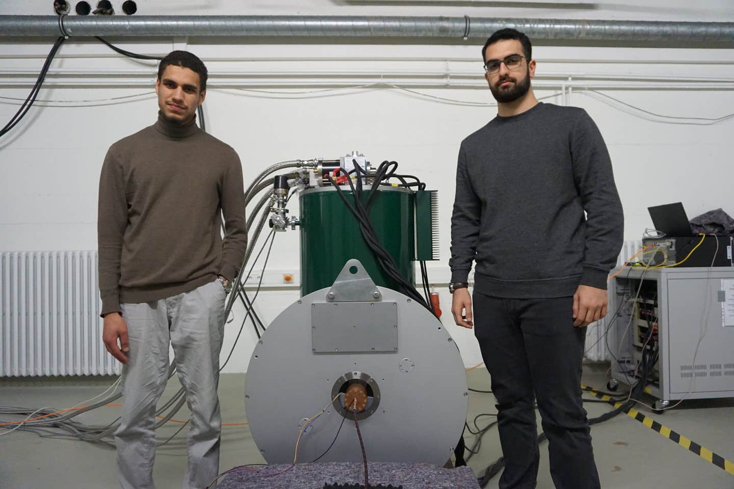 Salama (left) and Akgümüs (right) with the experimental apparatus.