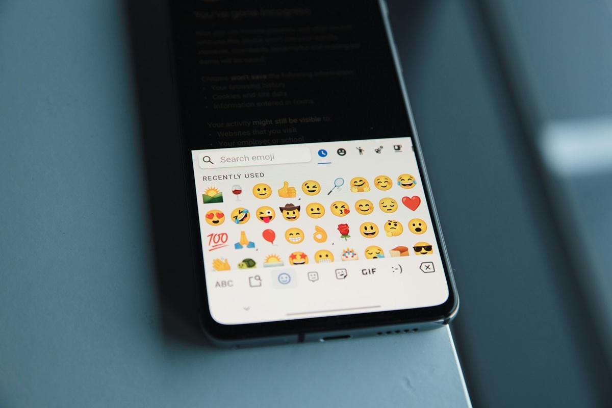Across the study, messages without emojis were judged as the most professional and the most appropriate.