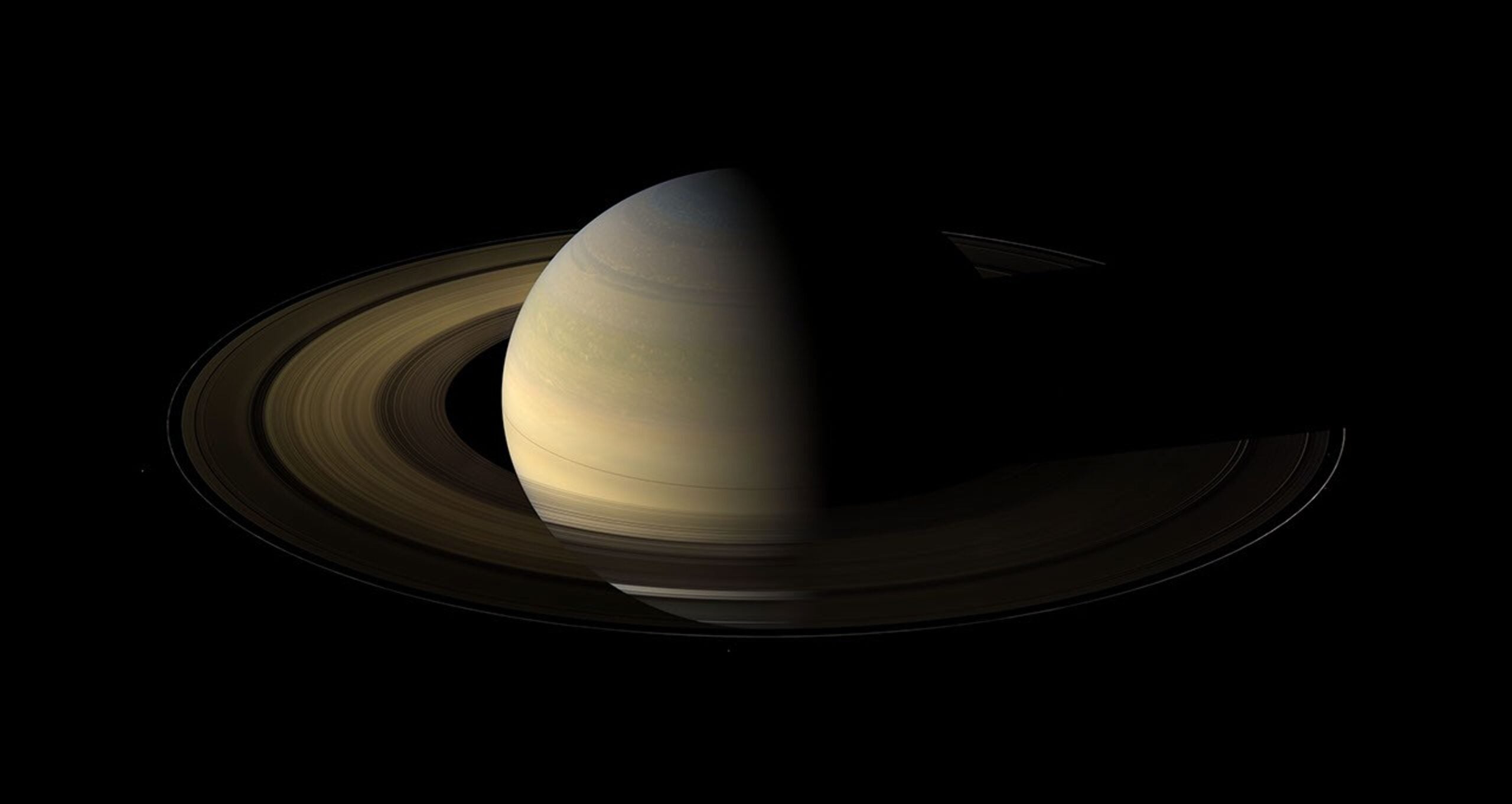 Saturn's equinox captured by Cassini in 2009