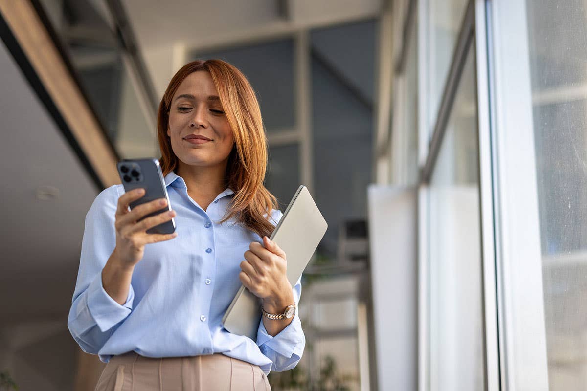 Study finds workplace messages without emojis seem most professional, while negative emojis can damage competence and appropriateness.