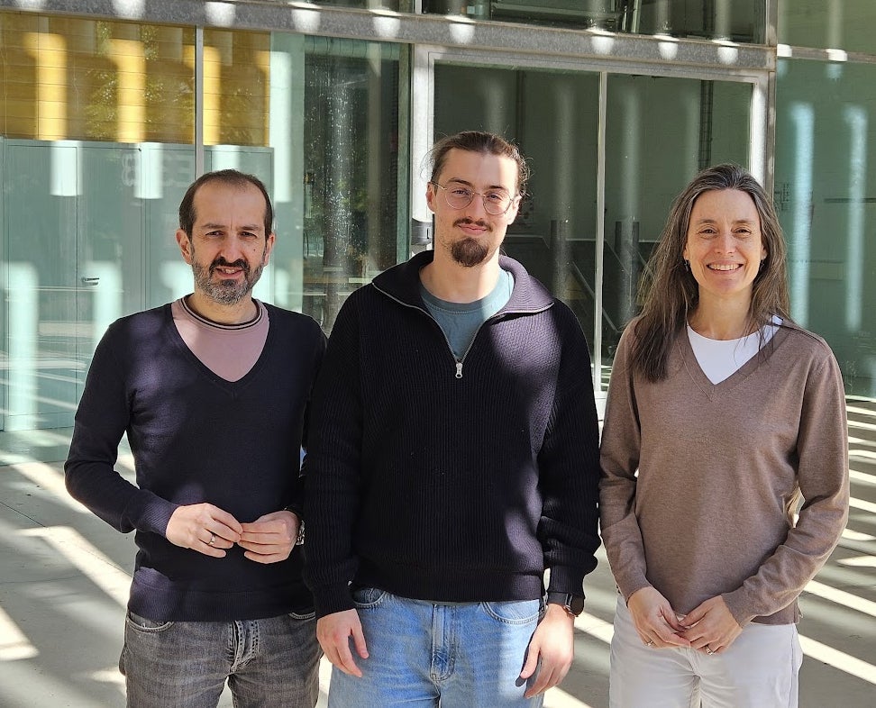 Roger Guimerà, Manuel Ruiz-Botella and Marta Sales, from Department of Chemical Engineering, have led the research.