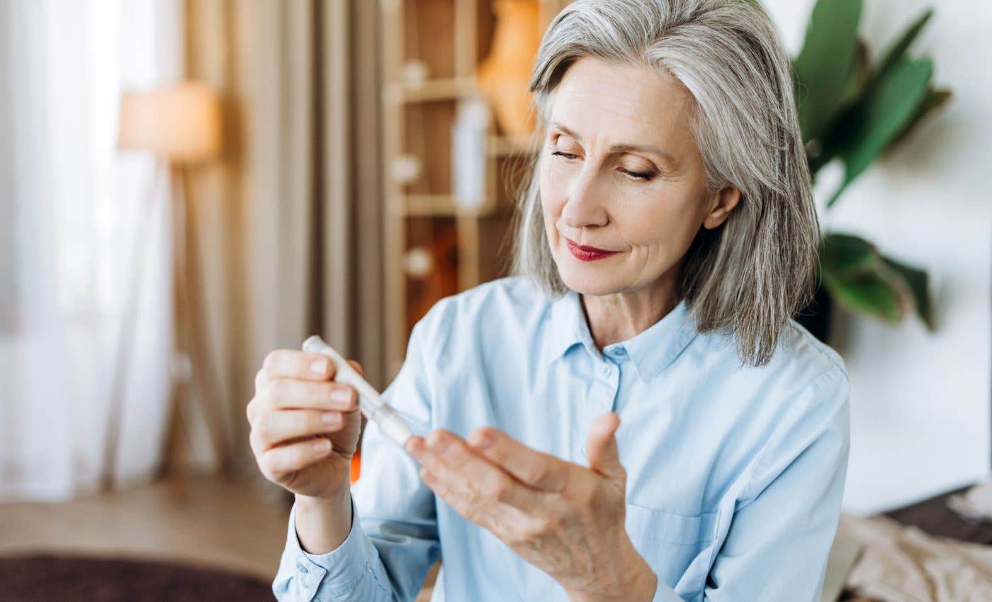 Finger-prick blood tests and online brain checks may help identify dementia risk earlier from home, Exeter researchers report.
