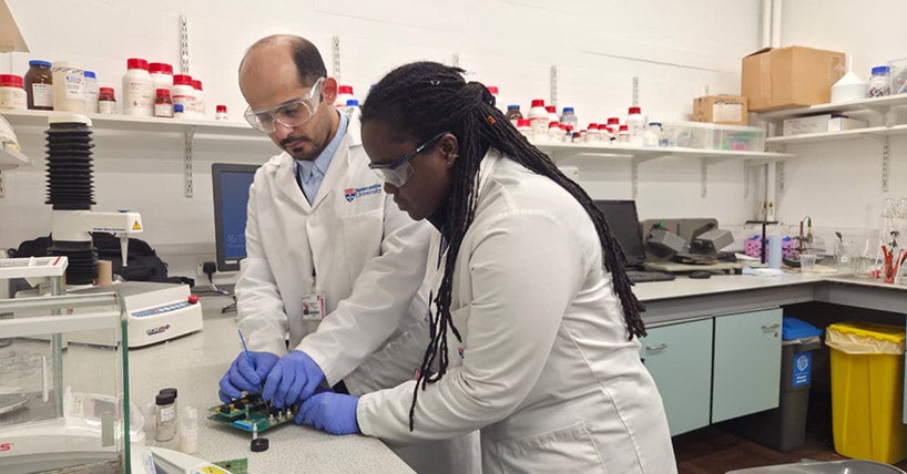 Study authors Bassam Aljohani and Dr Ama Asiedu-Asante pictured in the lab. 