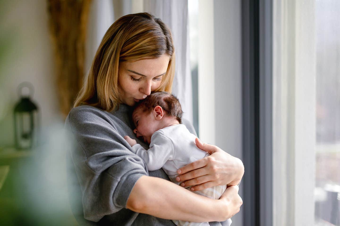 Human childbirth may not be unique, a new review finds similar birth risks across many mammals.