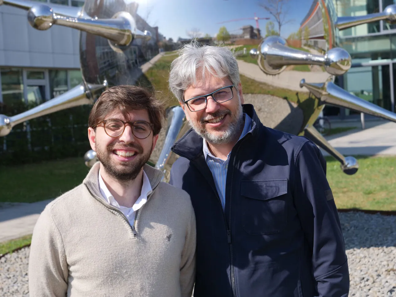 Prof. Dr. Luca Gattinoni and Gabriele Inchingolo (left).