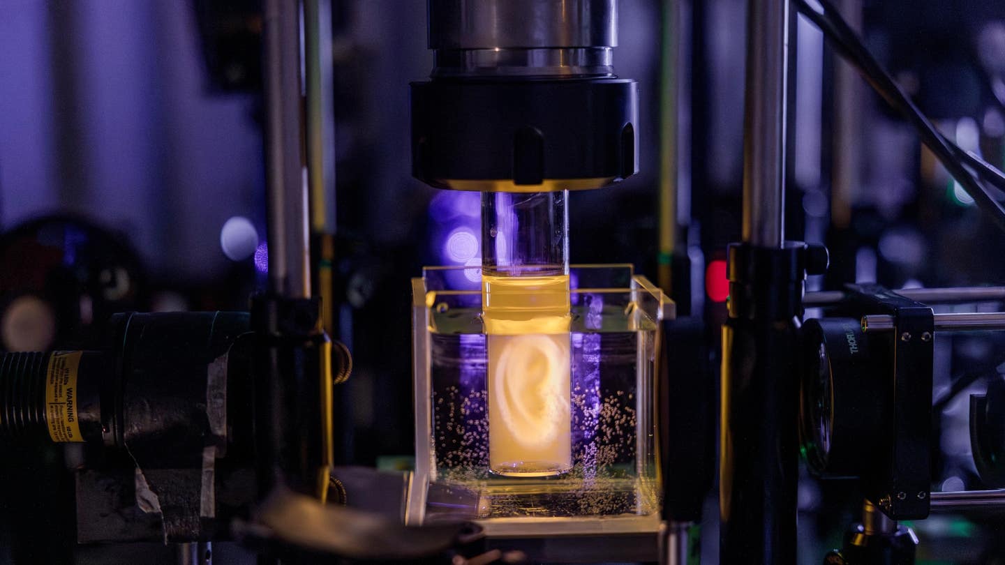 A new holographic 3D printing system from EPFL can rapidly create tissue-like structures using low-power lasers and living cells.