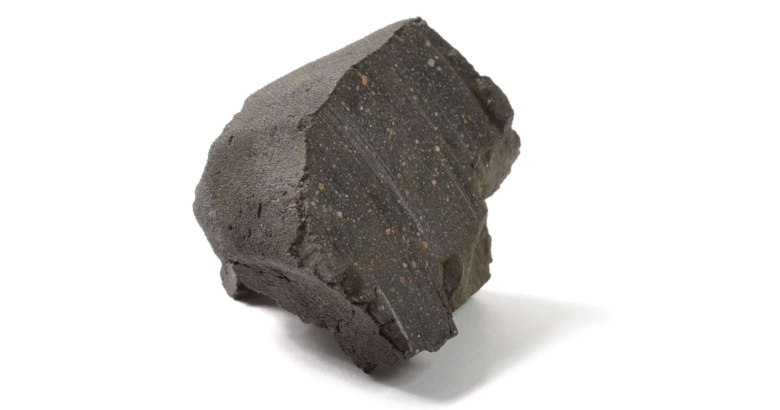 The Murchison meteorite fell in Australia in 1969, breaking into numerous fragments. It belongs to the carbonaceous chondrite group of meteorites. These meteorites are considered to be particularly pristine. 