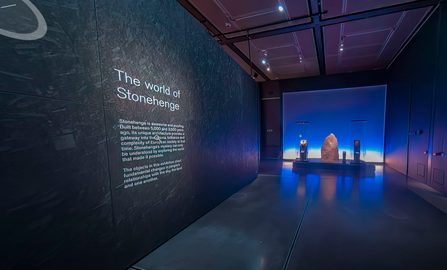 A new free online Stonehenge experience lets visitors explore the famous monument, prehistoric objects and ancient landscapes.