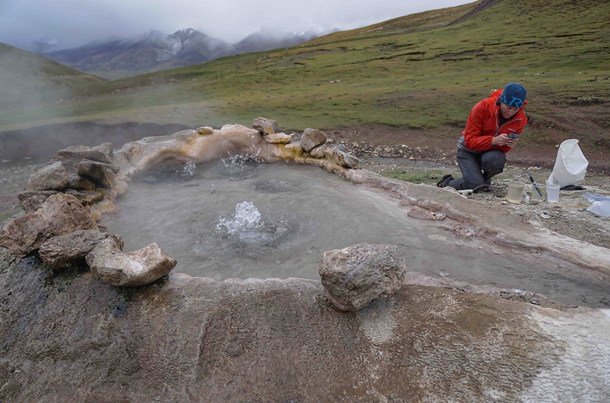 By sampling helium gases in hundreds of springs across southern Tibet, researchers identified places where mantle rocks were closer to the surface.