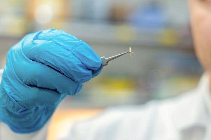 Scientists have developed a seed-sized injectable device that wirelessly controls nerves, offering a safer alternative to surgery for treating pain and neurological conditions.