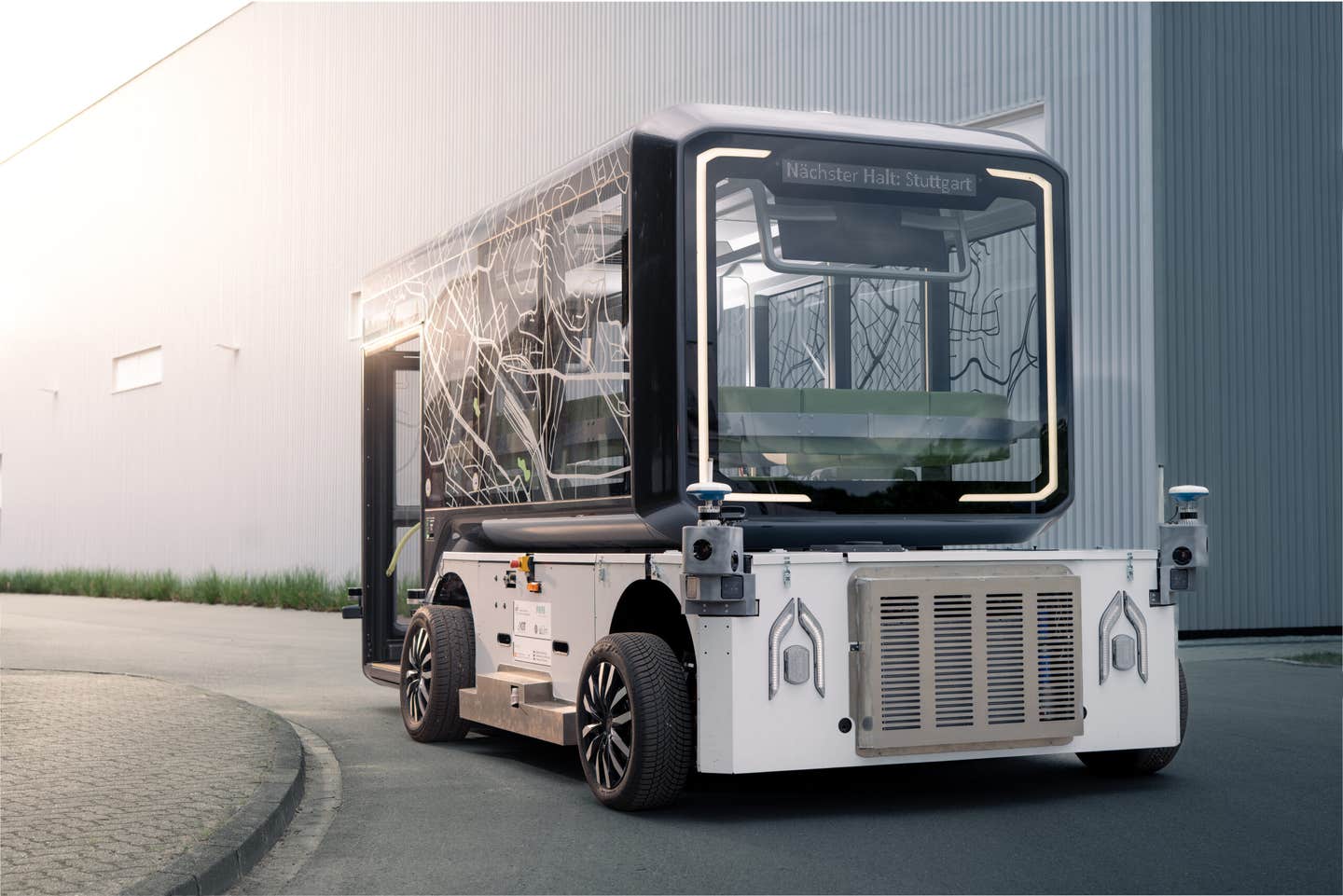 The U-Shift system combines a mobile platform (“drive board”) with replaceable capsules for different applications.