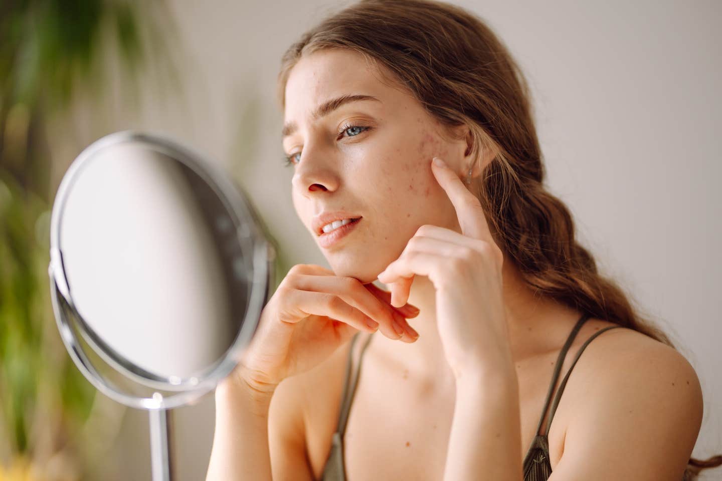 A new study reveals that skin damage begins deep within collagen structure before visible signs appear, opening the door to earlier detection.