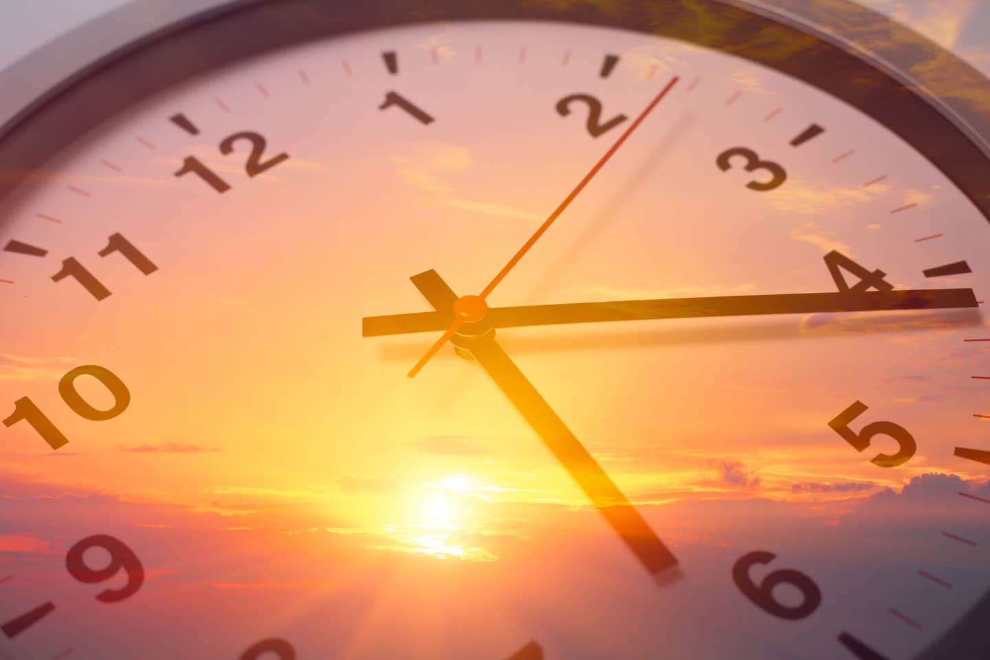 Daylight saving time healthy habits suffer as processed snacking rises and gym attendance falls after clocks move forward.