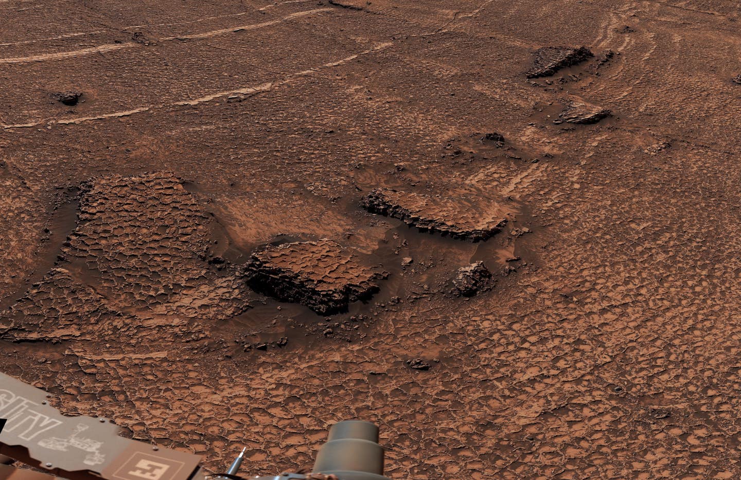A close-up of the polygon fractures discovered by NASA’s Curiosity Mars rover highlights their honeycomb-like textures.