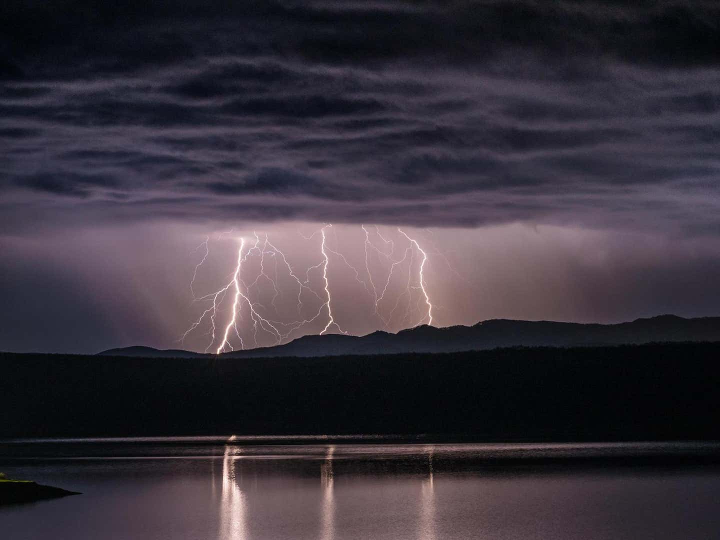 Thunderquake seismic imaging uses storm-generated vibrations and buried fiber-optic cables to reveal underground weak zones.