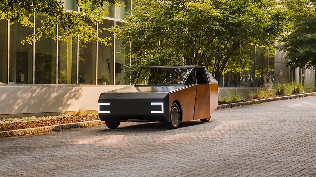 The result is a two-door coupe influenced by BMW’s design heritage but shaped around the demands of the solar system and lightweight construction.