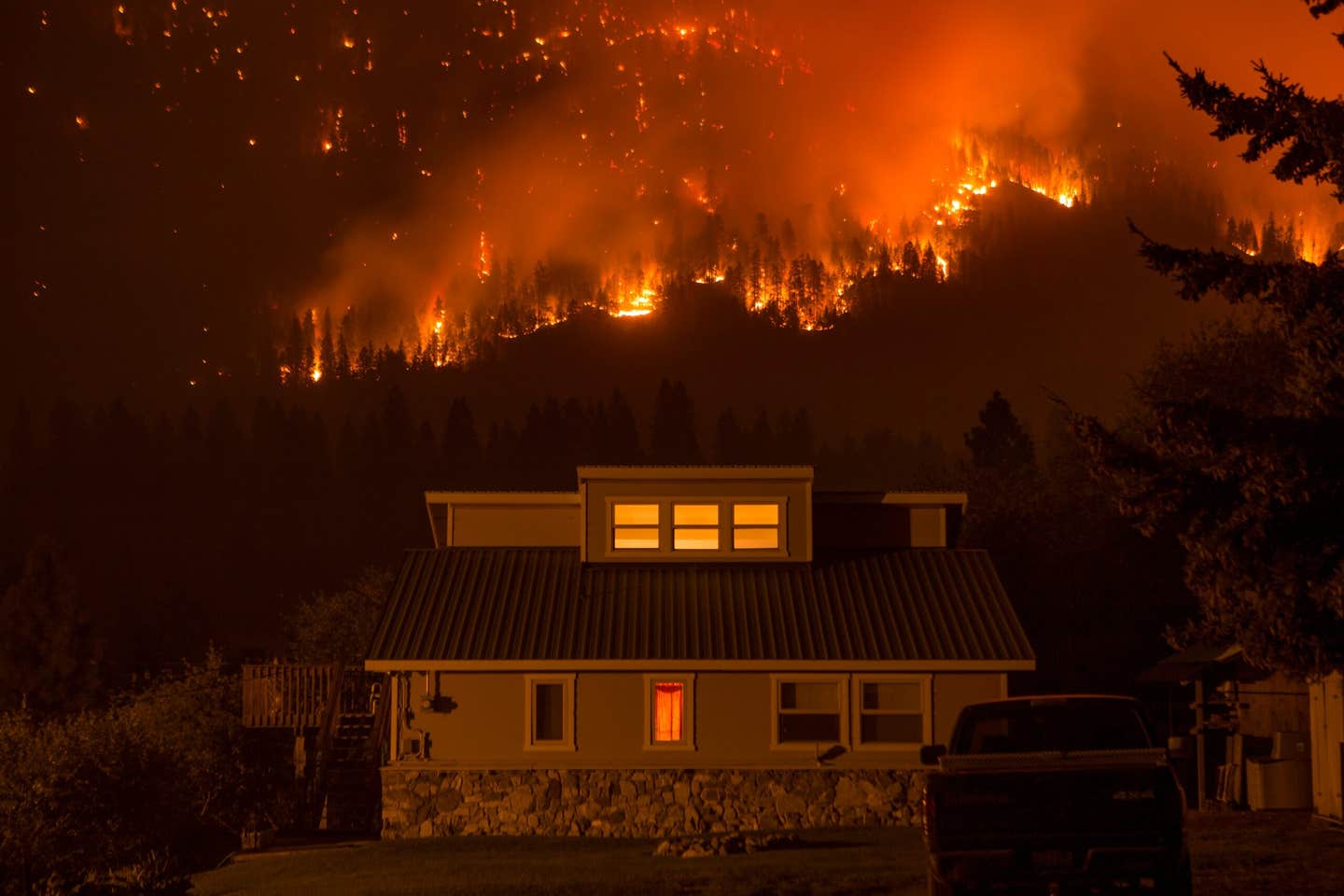 University of Waterloo researchers are using AI, sensors and data science to decode modern house fires and improve evacuation safety.