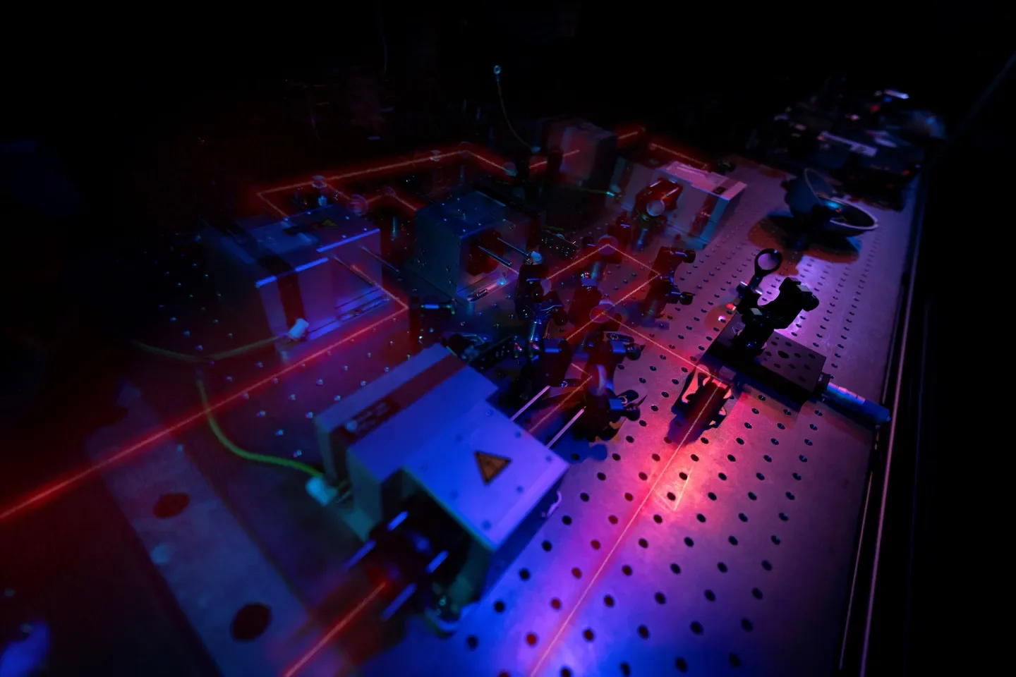 A section of the Clavina quantum photonic processor. Fast electro-optic modulators switch the encoded time bins into functional modules and perform fast programming of the processor