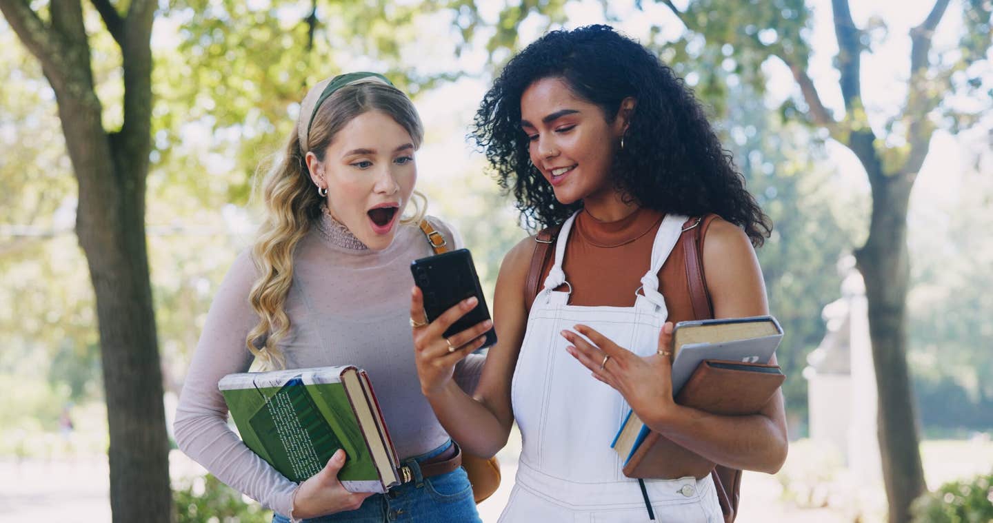 A new study reveals how pupil dilation reflects brain activity that helps people adjust to surprise, reduce bias, and learn more effectively.