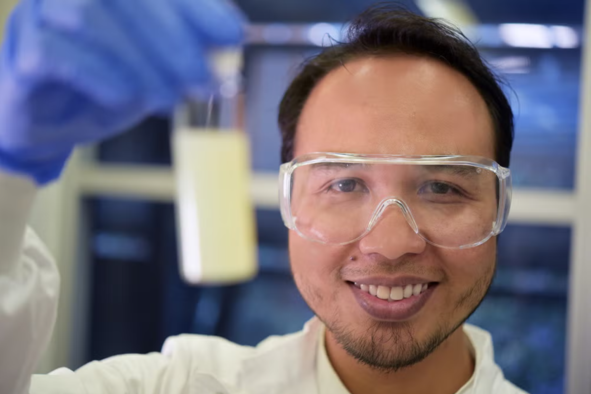 Dr Asep Nugraha of UQ’s Australian Institute for Bioengineering and Nanotechnology (AIBN)