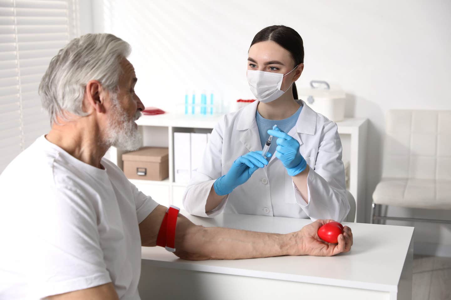 An ultrasound-based blood assay amplifies tiny amyloid seeds linked to Alzheimer’s and MCI before measuring their activity.