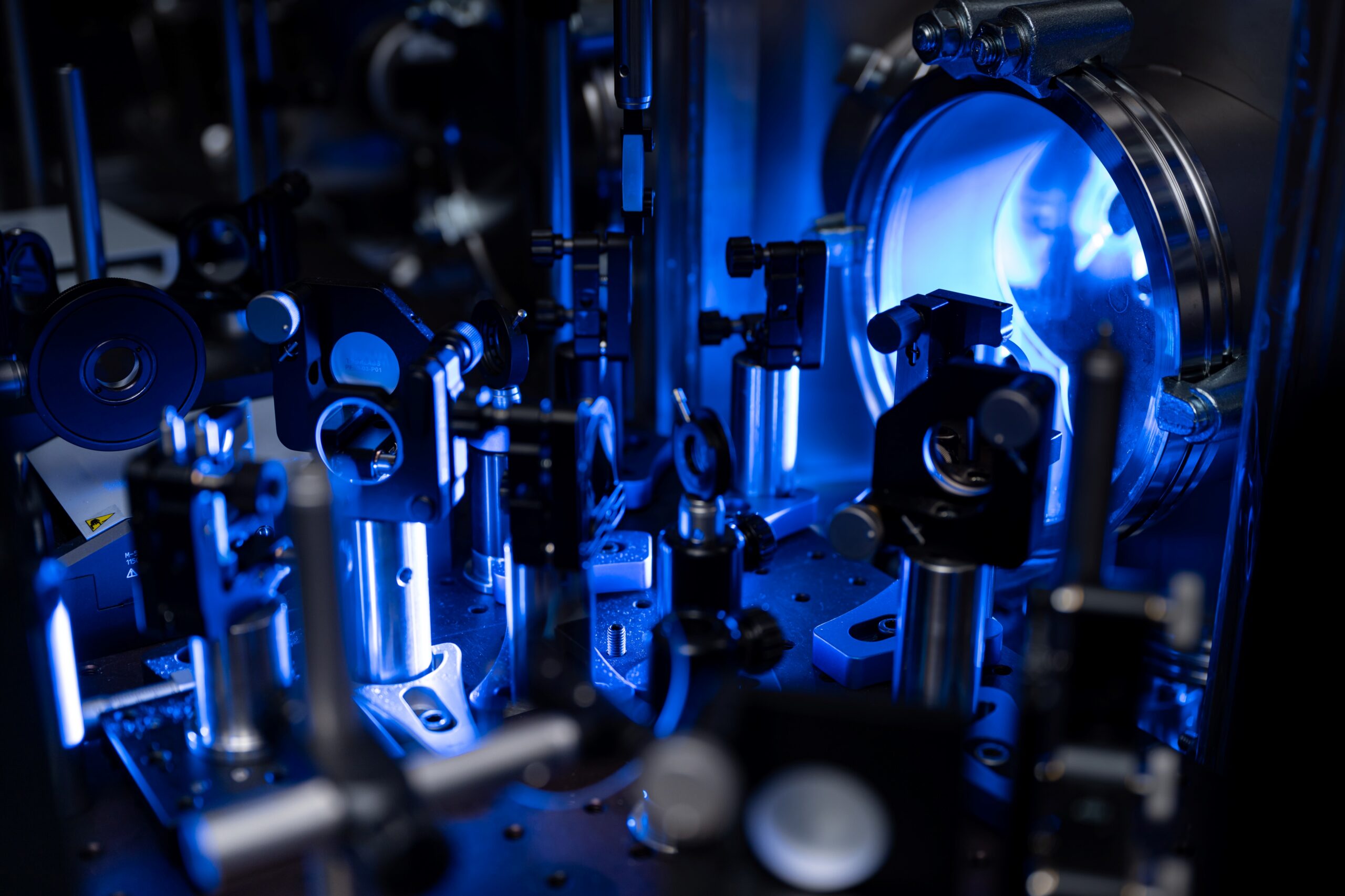 Using an interferometer, the researchers split laser light into two beams of different colors. They then superimposed these beams in a vacuum chamber to create 3D light and manipulate electrons.
