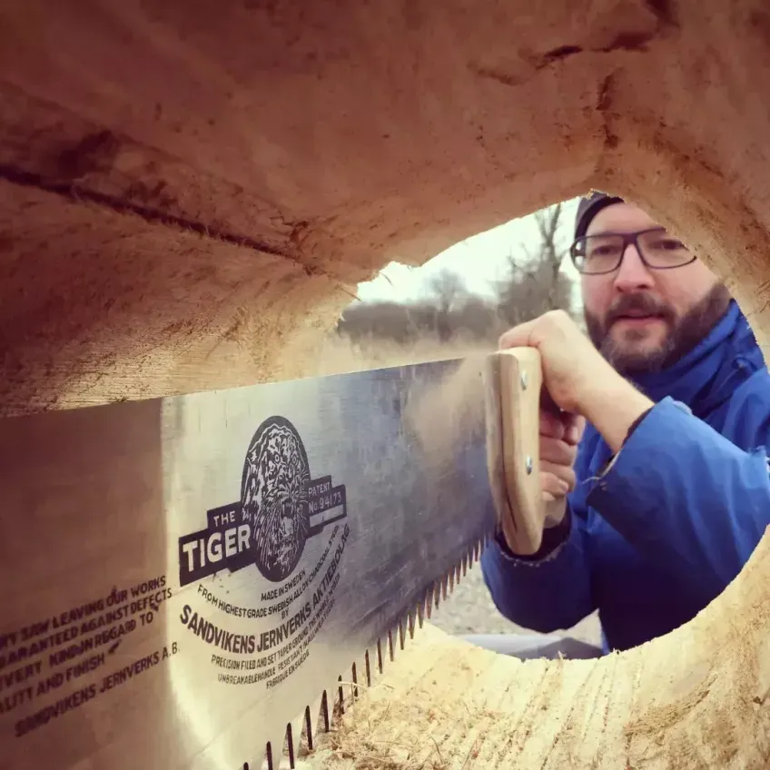 Hannes Bonhoff built bee houses to study bee behaviour.